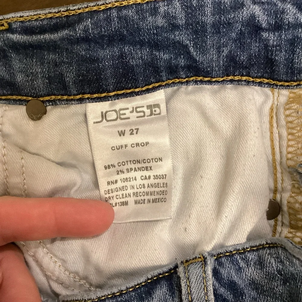 Joe’s Jeans 27 (US 4) Cuff Crop Jeans In Wakley Wash Women’s Fray Hem Stretch